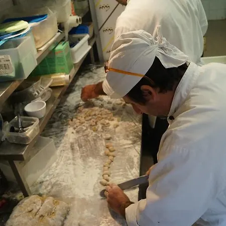 Aquila Nera Di Tony Otel