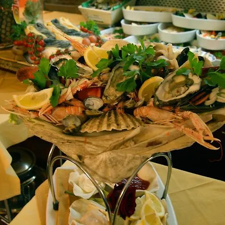 Aquila Nera Di Tony Otel 2*