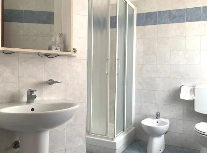 מלון Aquila Nera Di Tony איבראה