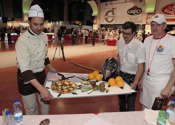 Aquila Nera Di Tony מלון